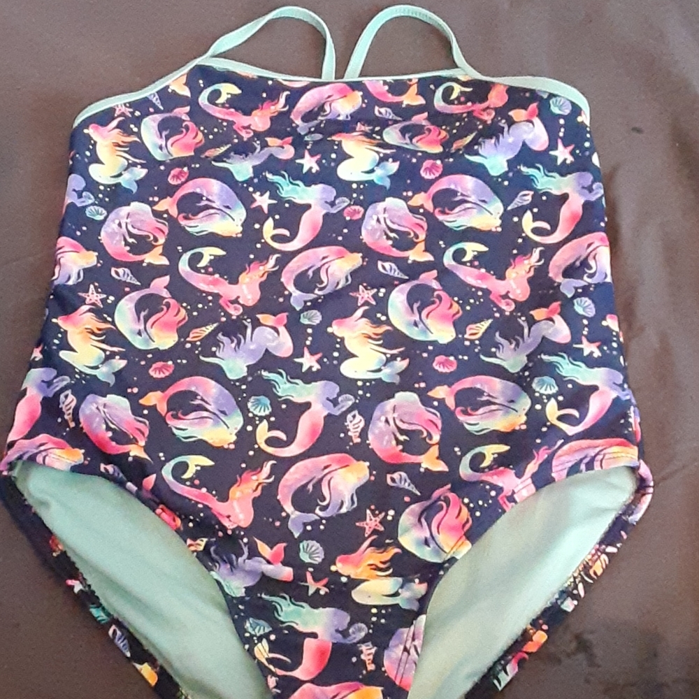 Girls swimsuit